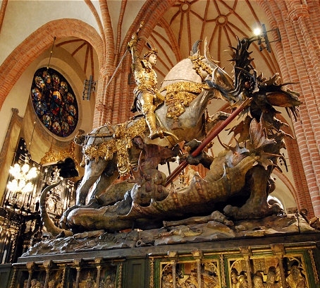 Estátua de São Jorge no interior da igreja Evangélica Luterana, em Estocolmo.